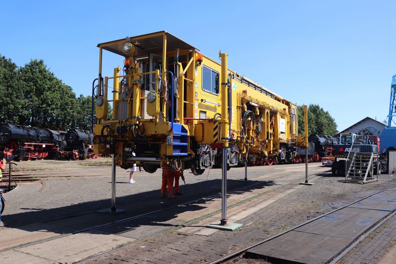 BAM Stopmachine met het fabrieksnummer 1214 en het UIC-nummer 99 84 942 8 702-7.